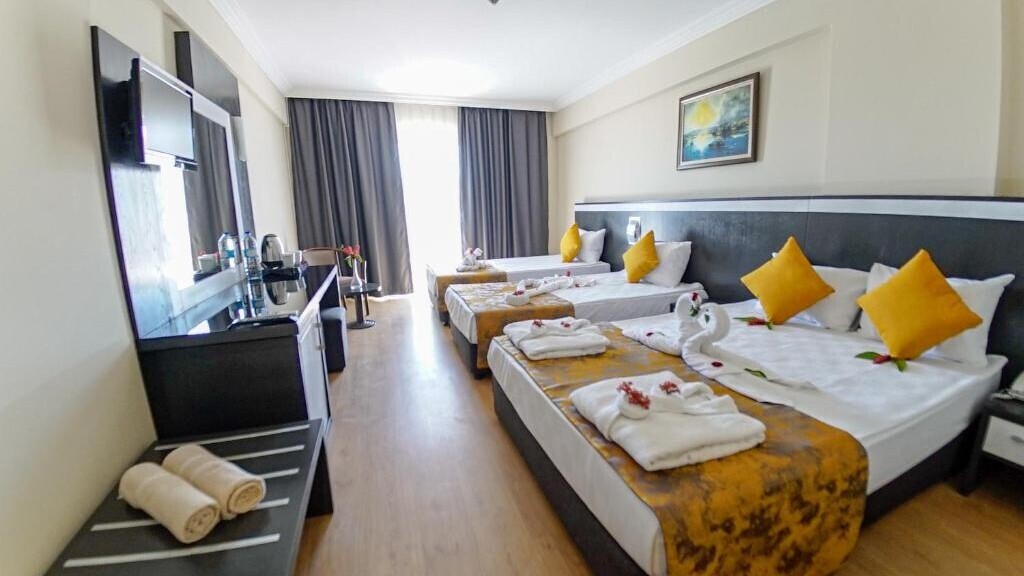 Clover Magic Seagate Hotel